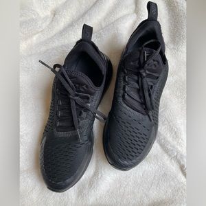 Nike Black Air Max 270 size 7 Youth